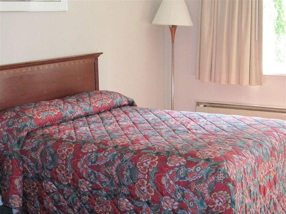Budget Motor Inn- Mahopac Екстер'єр фото